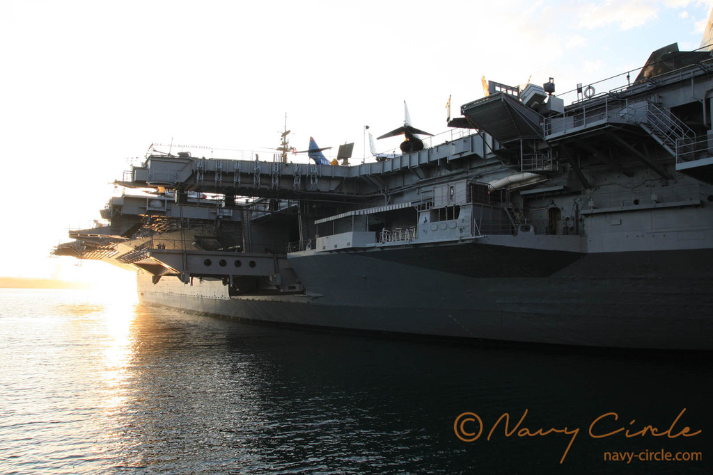 USSミッドウェイ。退役して博物館となっている