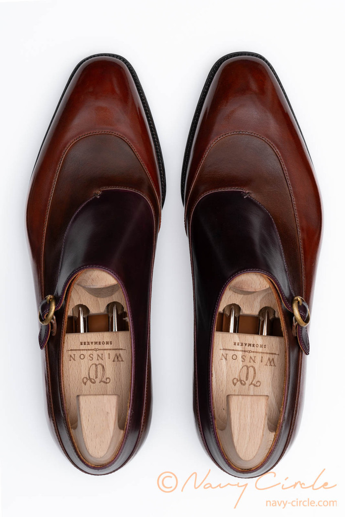 Winson Shoemakerの靴を上から見た様子。手染めによるアッパーの色のグラデーション