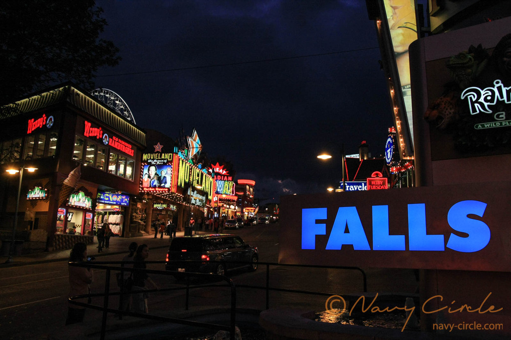 夜のクリフトンヒル (Clifton Hill)