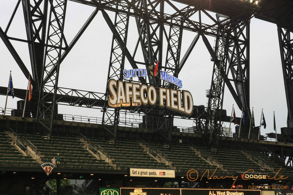 セーフコフィールド (Safeco Field) のサイン