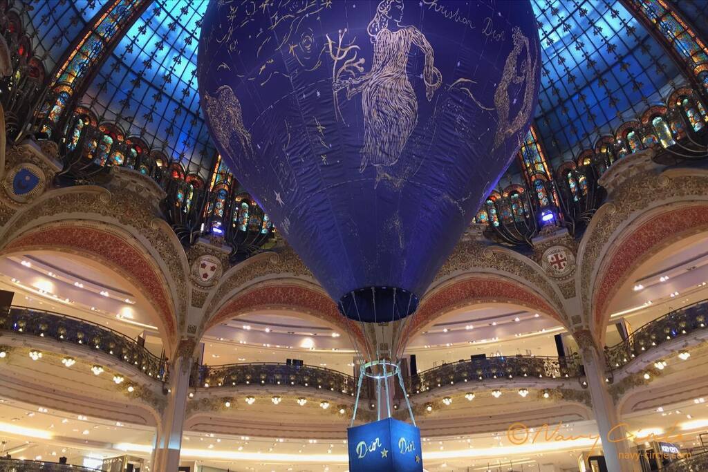 Galeries Lafayette Haussmann (ギャラリーラファイエットオスマン) の象徴的なドーム