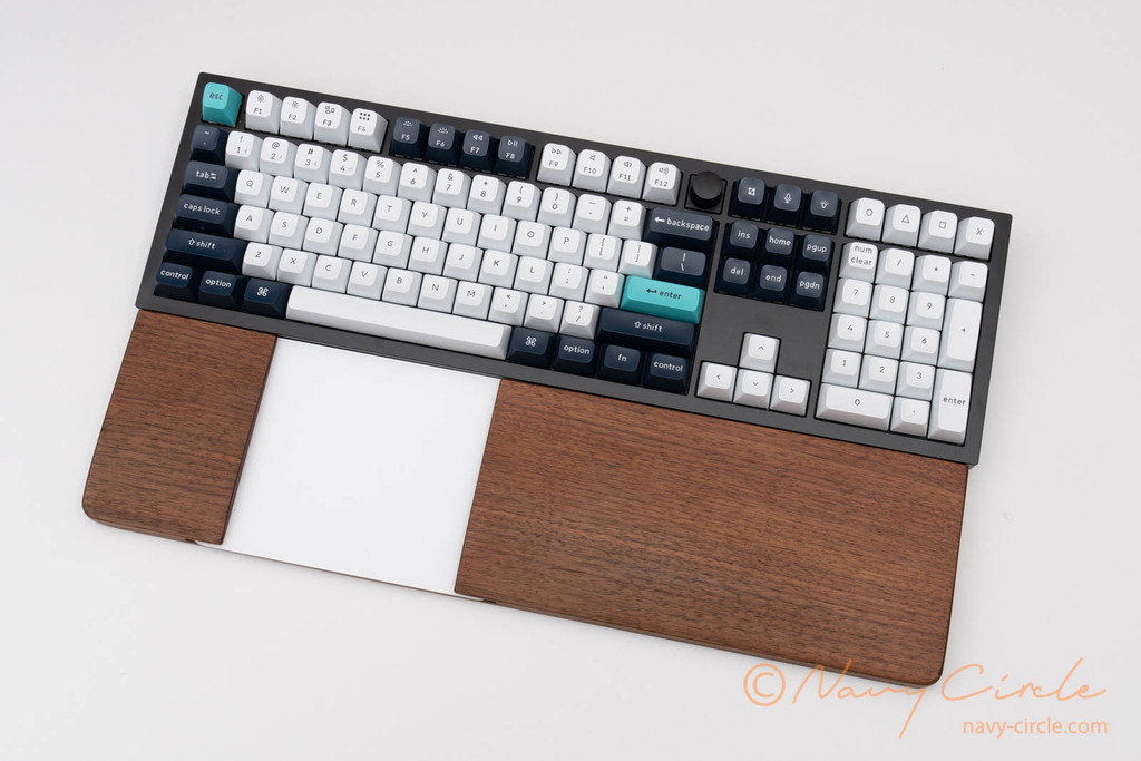 Keychron Q6 MaxとApple Magic Trackpadをマウントしたカスタムメイドのリストレスト