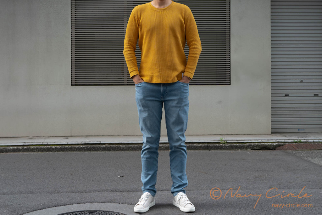 UNIQLOのEZYジーンズとThe Inoue BrothersのTシャツ